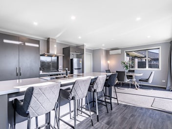 Stunning & Near-New in Morningside