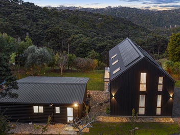 Bespoke, Executive, Home & Income, 10 Acres