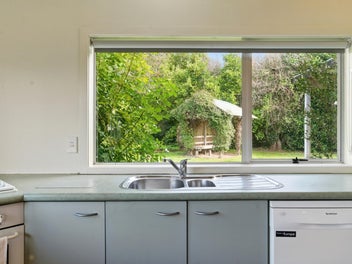 Deceased Estate In Prime Karapiro Spot
