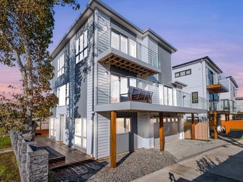 New Coastal High-End Living in Macleans!
