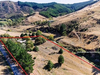 2.2ha Lifestyle so close to Town…