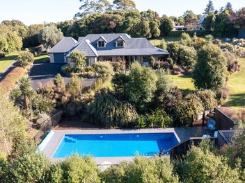 A Serene Retreat That Feels Like the Countryside