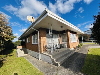 Image 1 of 7