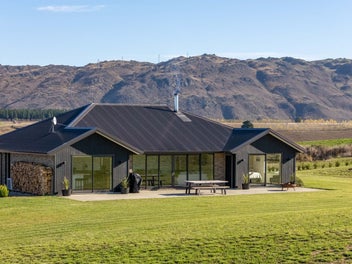 Modern Home, Developed Land & Perfectly Positioned
