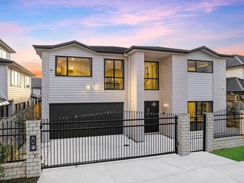 YOUR DREAM HOME – Spacious & Great Sunset Views!