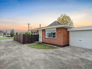 ASKING PRICE $639,000! VENDORS UNDER PRESSURE