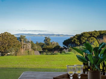 ROMANTIC QUEENSLANDER - OUTSTANDING VIEWS