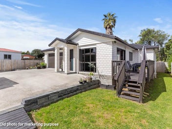 Comfortable Modern Family home awaits...