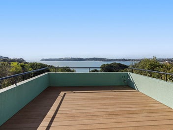 Coastal Living: Sea Views & Swann Reserve