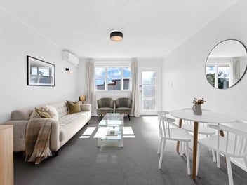 Front Brick Unit in the Heart of Ellerslie
