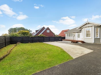 Character Bungalow With Generous Outdoor Space