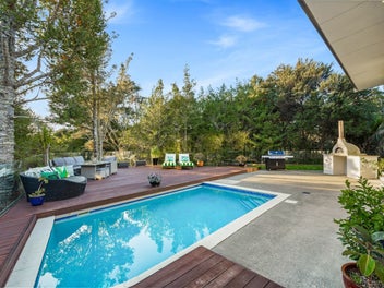 Solid concrete home, only 8 minutes to Albany!