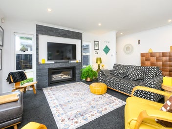Lock-Up-and-Leave Stylish Townhouse!