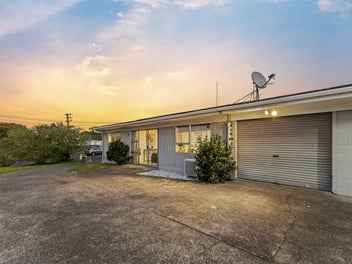Charming Home - Next door to the Gym!