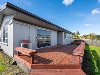Huge Garaging! Two houses!