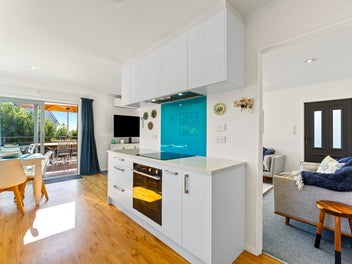 Immaculate Suntrap - Perfect for Families!
