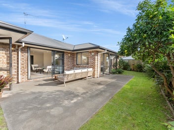 Easy living prime location!