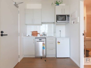 Image 1 of 7