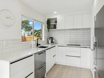 Urgent Sale! Fletcher-Built Single Level Living