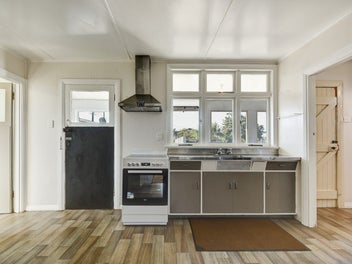 Endless potential in prime Castlecliff location