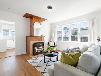 Sunny & Stylish 1950s Classic!