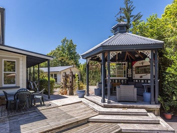 Picture Perfect in The Heart of Raumati Beach