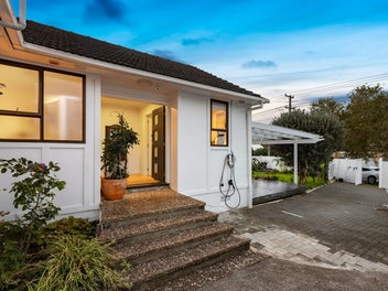 Versatile Family Living in Prime Ellerslie
