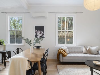 Beautiful, entry-level... Freehold!