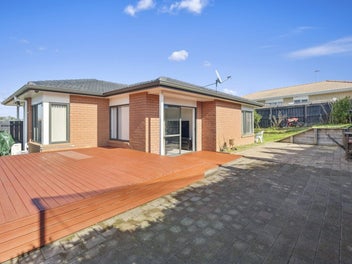 URGENT SALE - OWNERS HAVE UPGRADED!!