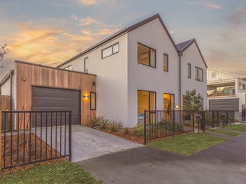 HOME-Sized Townhouse
