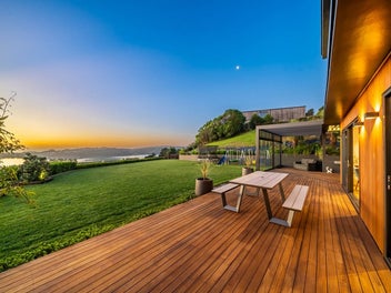 SECLUDED & PRIVATE FAMILY LIVING AT IT'S BEST!
