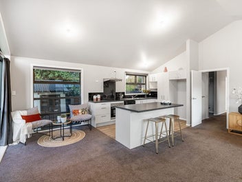 Stylish, Vacant & North-Facing - Move In Now!