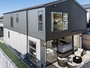 FREEHOLD | STANDALONE | PREMIUM LIVING