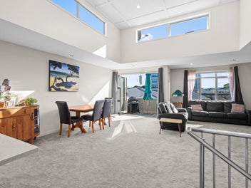 Stylish Townhouse in Pivotal Loaction