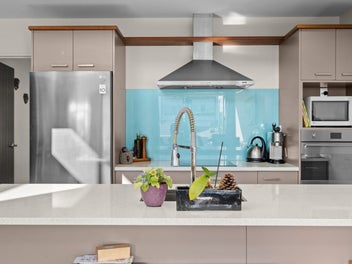 Stylish Townhouse in Pivotal Loaction