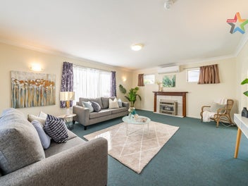 HOME + STUDIO IN WADDINGTON ESTATE!