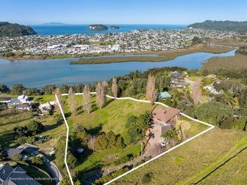 Panoramic views - 1.437ha - Large family home