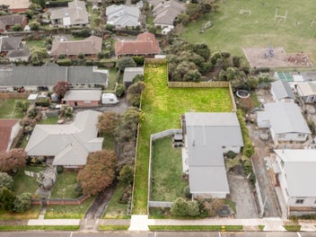 Build your dream home -Park, Pools and Playgrounds