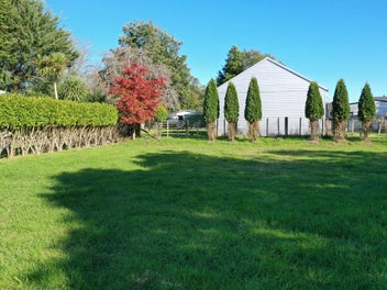 Image 1 of 7