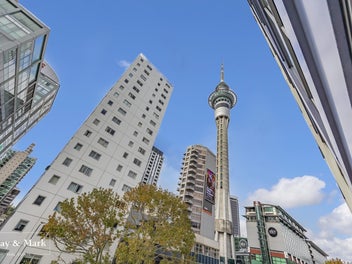 Your next dream home - Steps from SkyTower