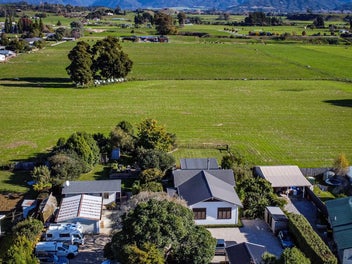 RURAL LIVING AT ITS BEST!