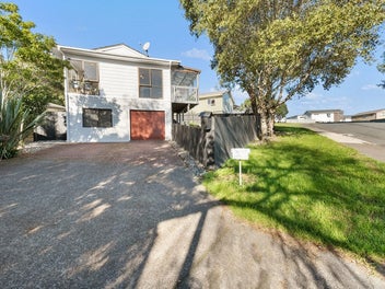 West Harbour Affordable Entry-Level Gem!