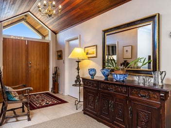 Modern Elegance, Stylish Living