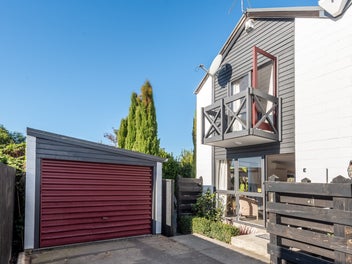 Private, Peaceful & Perfectly Positioned!