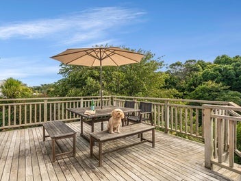 Sunny retreat enjoys bush views and birdlife