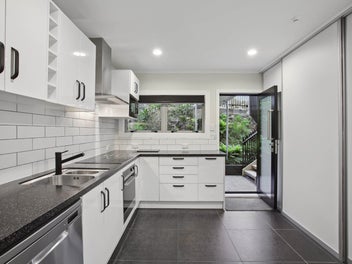 Charming Parnell Unit: Move-In Ready