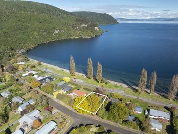 Absolute Waterfront Paradise Awaits...