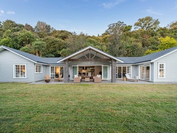 Contemporary Comfort Meets Country Charm