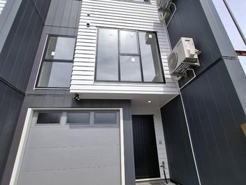 Image 1 of 21