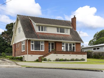 GREAT LOCATION WITH VIEWS